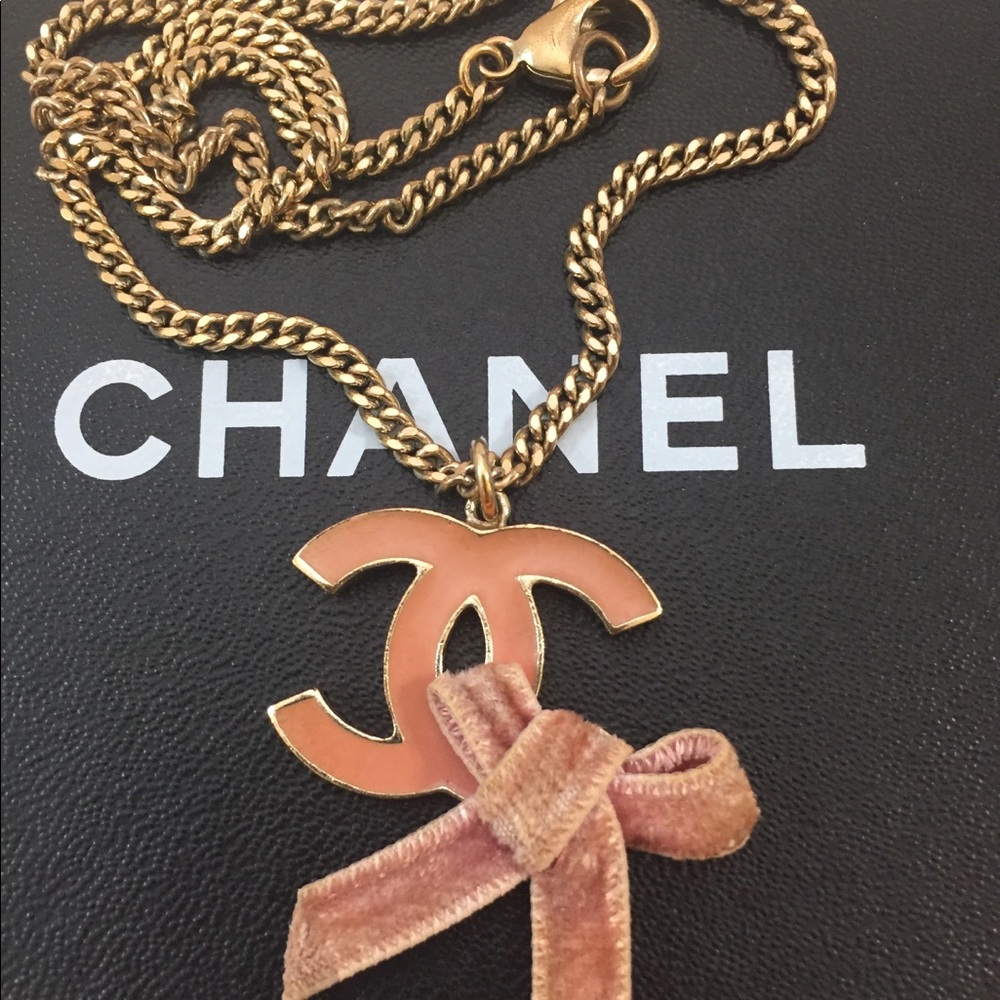 🆕 Chanel CC Bow chain necklace , in box